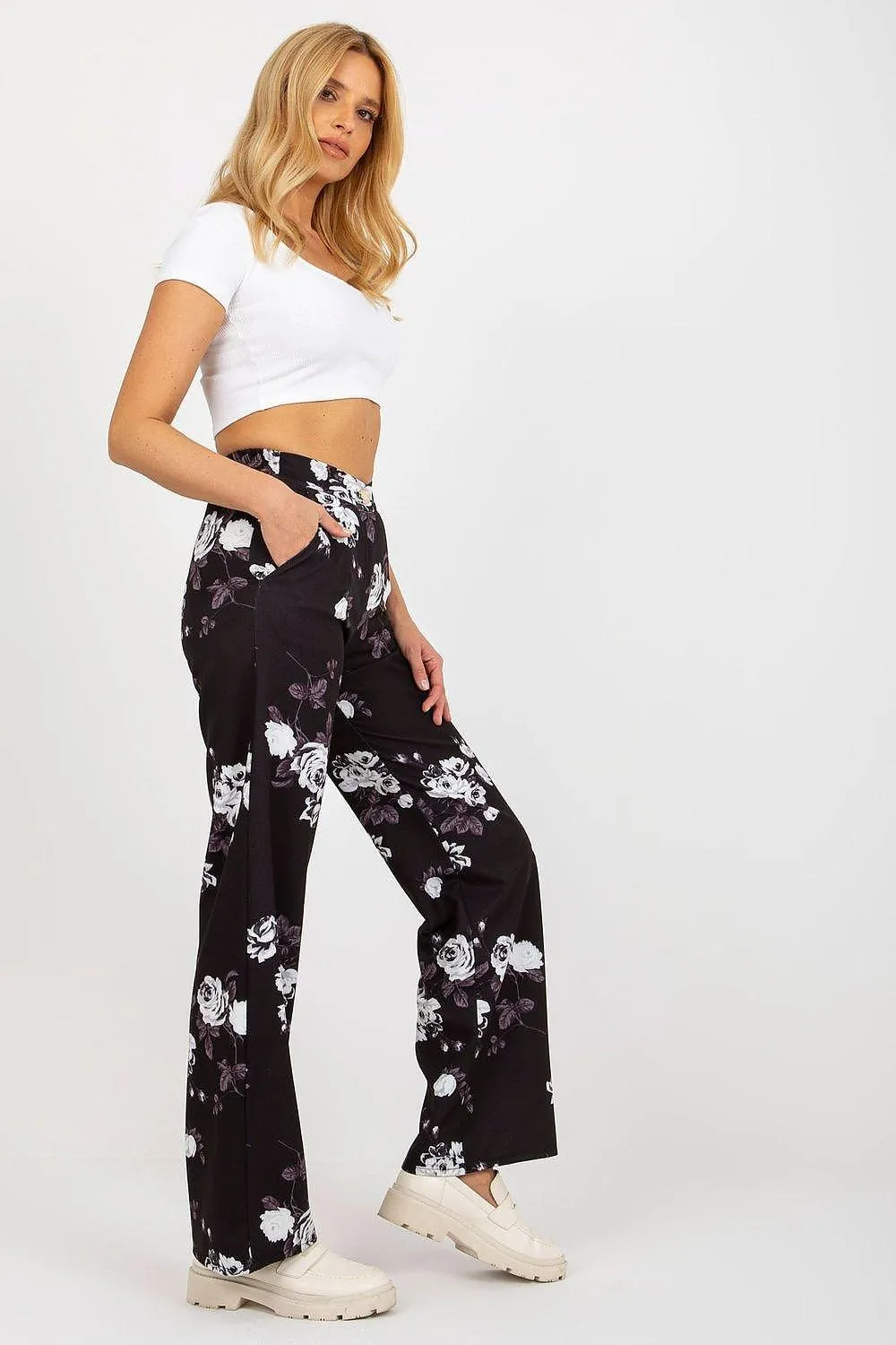 Chic High-Rise Wide Leg Trousers - Lakerta by Women's Wear