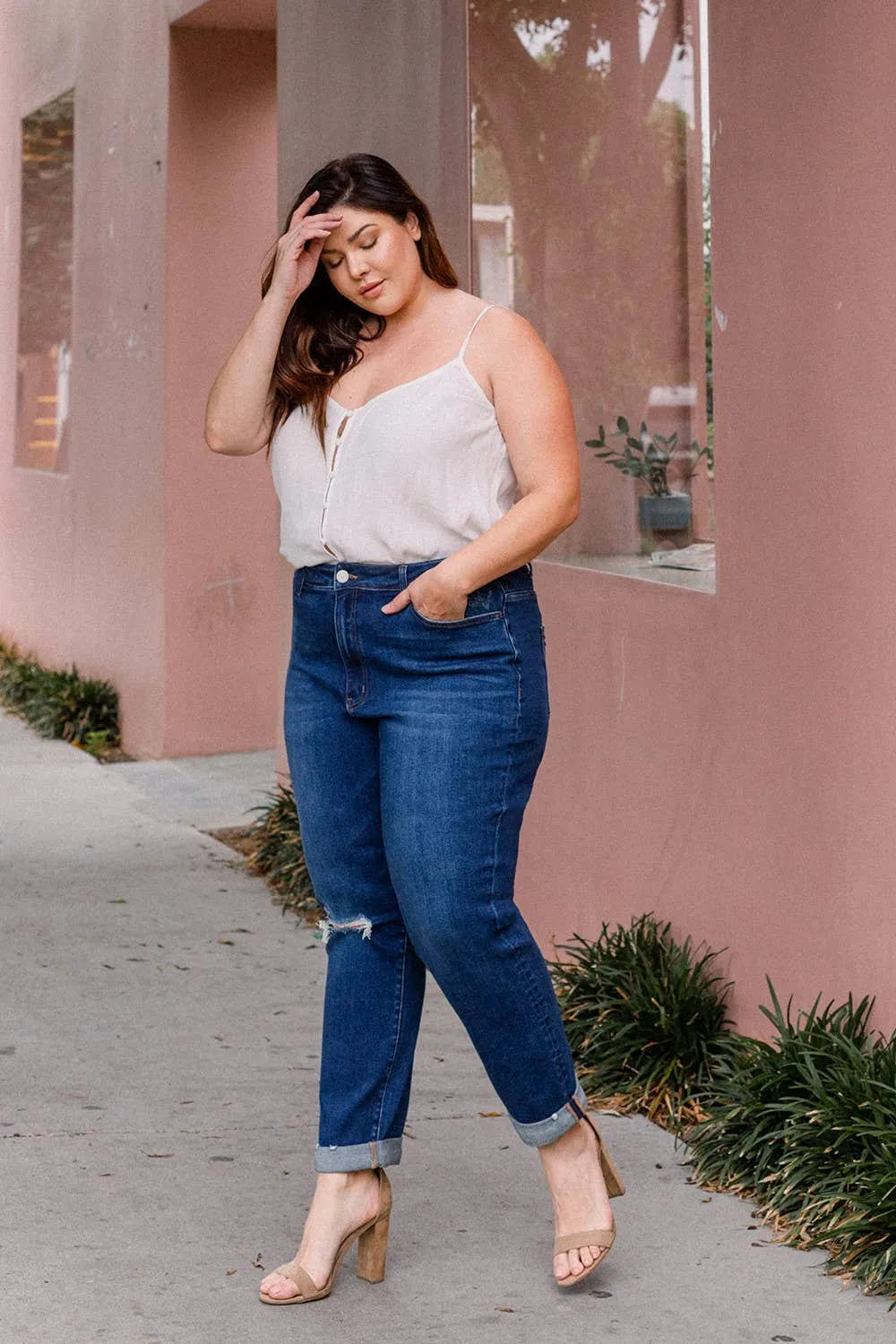 Distressed Relaxed Mom Jean - VOLUME