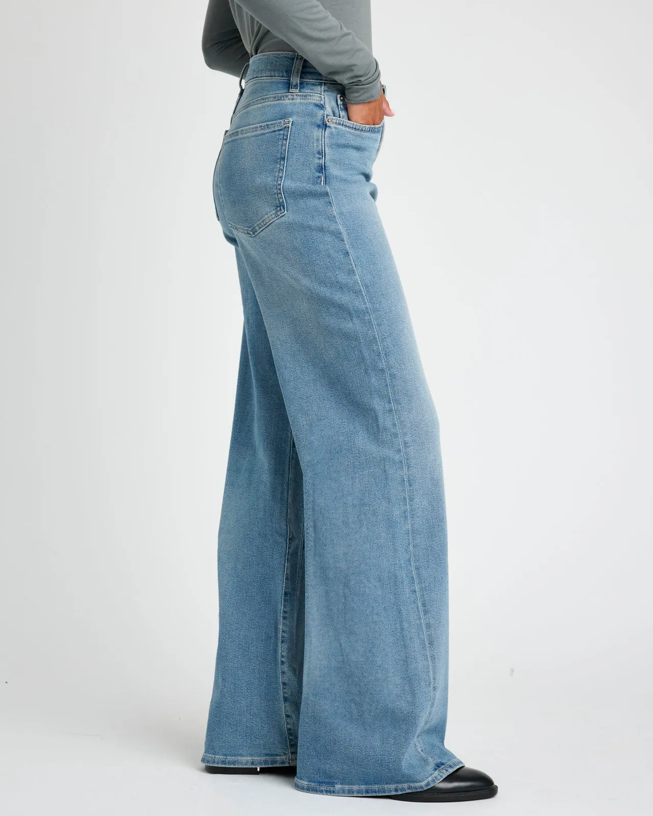 High-Rise Wide Leg Jean