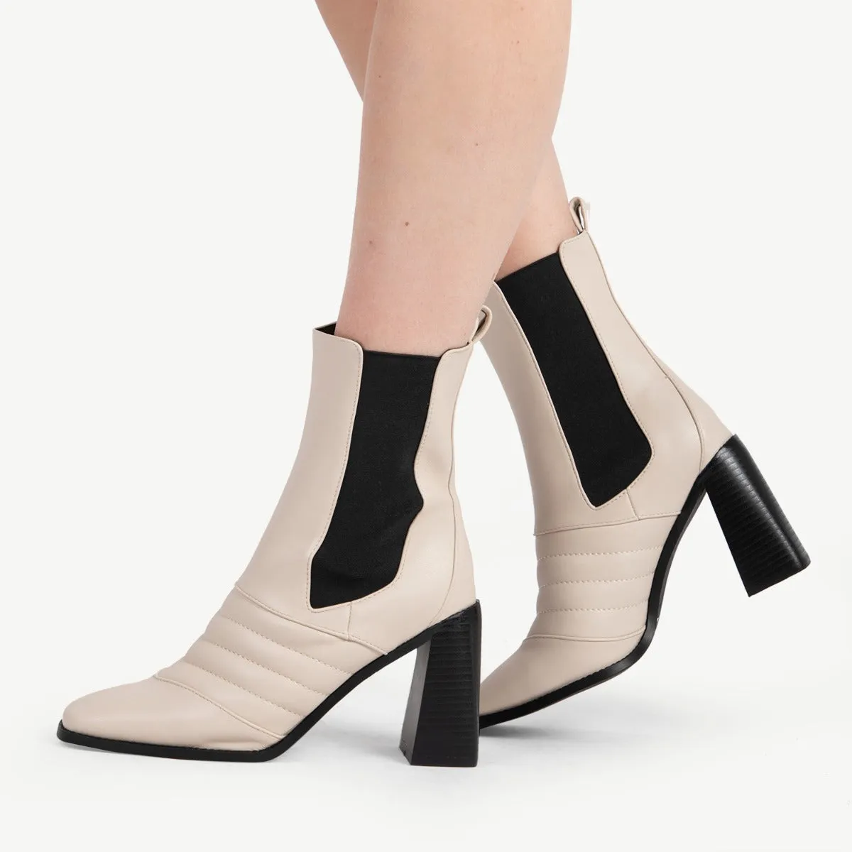 RAID Tabbie Block Heeled Boot in Off White