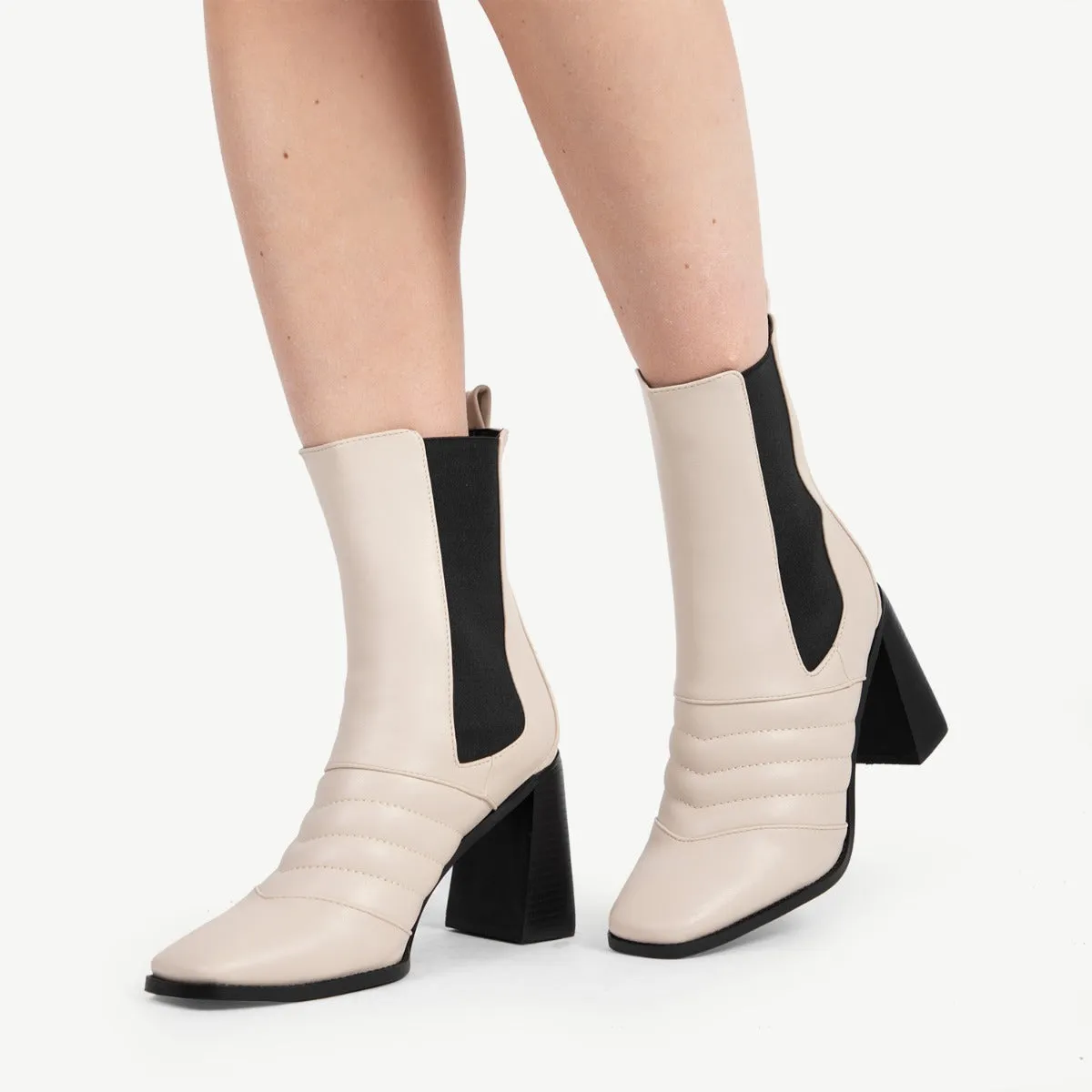 RAID Tabbie Block Heeled Boot in Off White