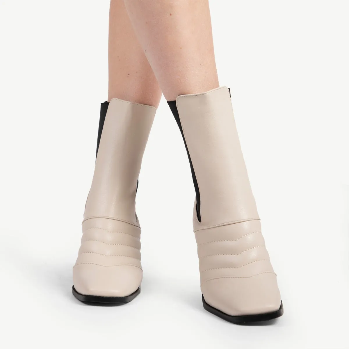 RAID Tabbie Block Heeled Boot in Off White